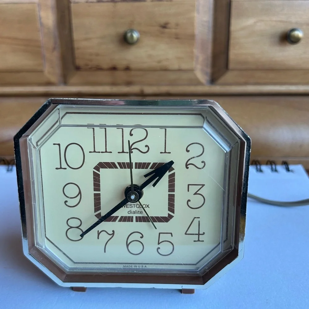 2 VNTG clocks Timex Floral White and Westcloc Dialite Brown they work!